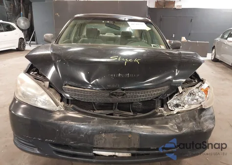 2002 Toyota Camry Le z USA, uszkodzony, nr VIN 4T1BE32K02U584885